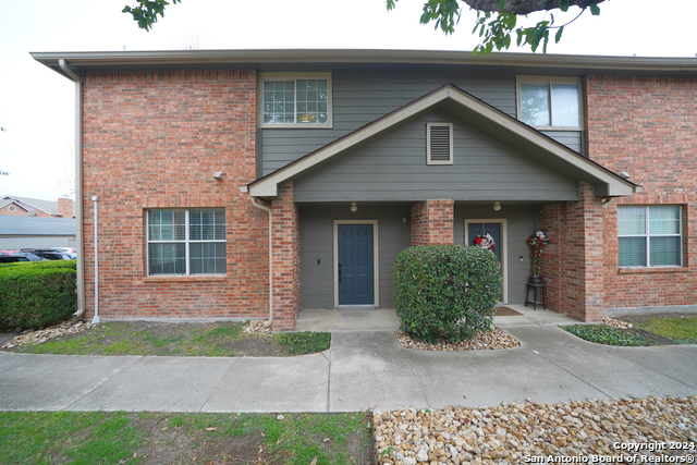 68 CHAPEL HILL CIR Property Photo 1
