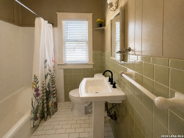 1023 W French Pl Property Photo 5