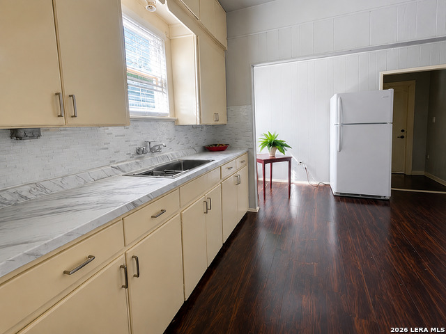 1023 W French Pl Property Photo 6