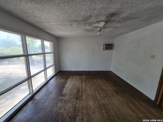 807 Weizmann St Property Photo 2