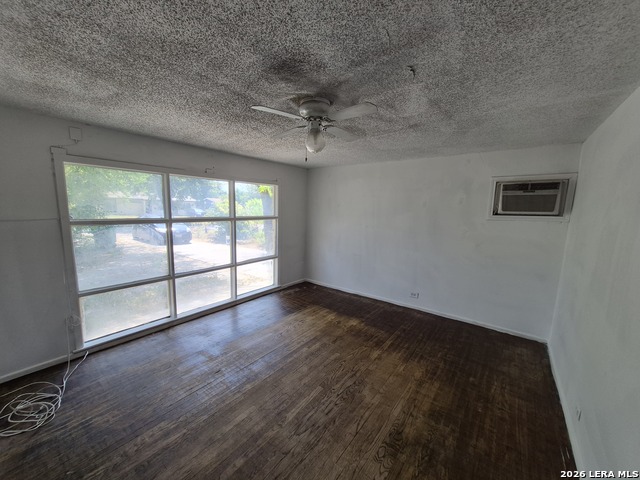 807 Weizmann St Property Photo 3