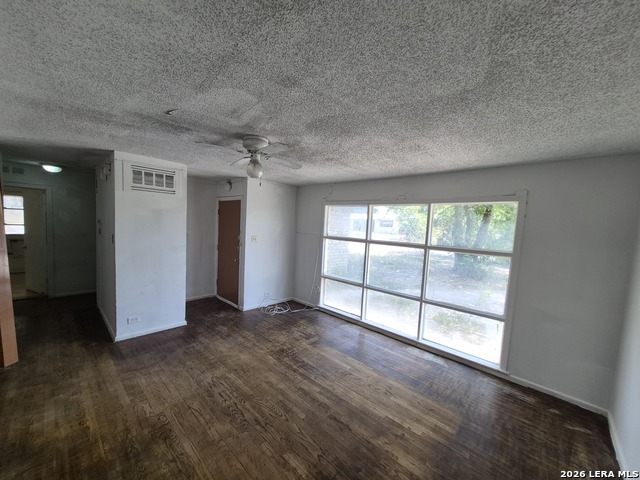 807 Weizmann St Property Photo 4