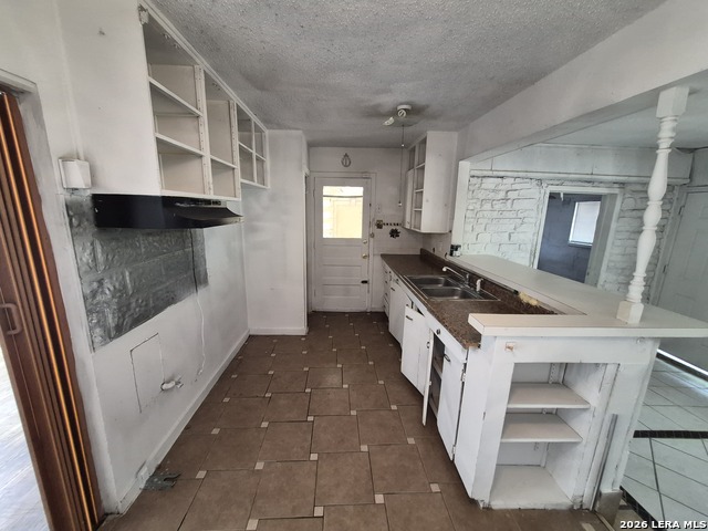 807 Weizmann St Property Photo 6