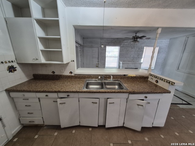 807 Weizmann St Property Photo 7