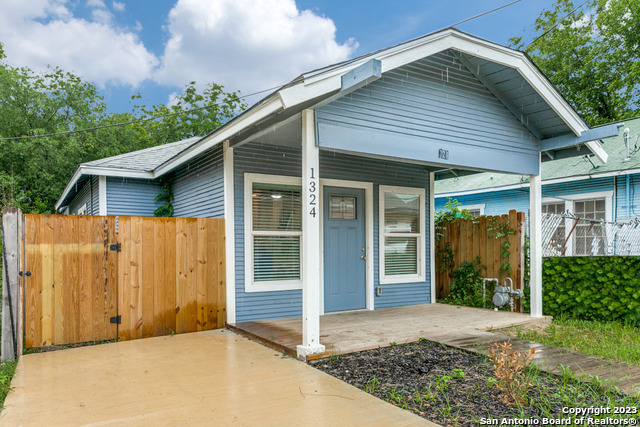 1324 E Carson St Property Photo 2