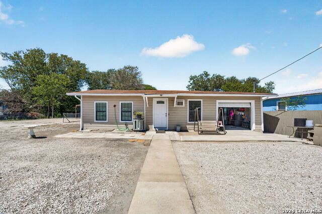850 Fm 743 Property Photo 1