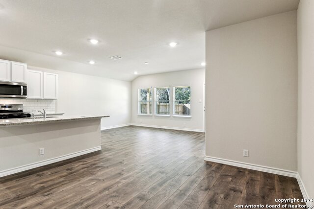 21281 Millstream Bend Property Photo 7