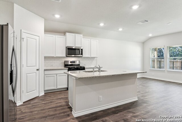 21281 Millstream Bend Property Photo 11