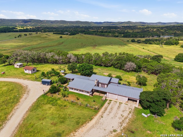 18954 State Highway 16 N Property Photo 5