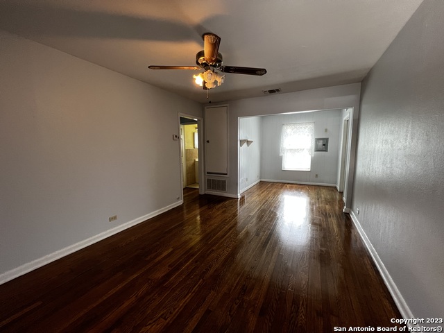 726 John Adams Dr Property Photo 2
