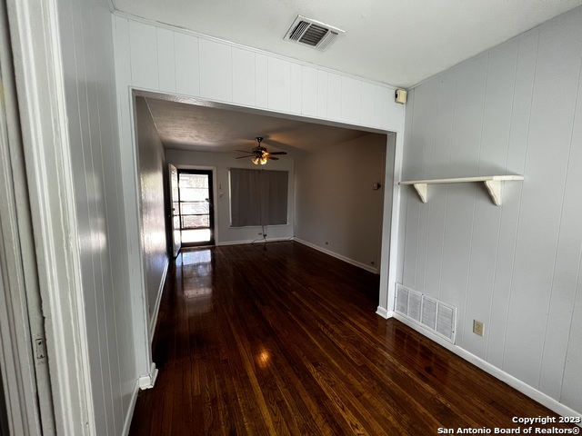 726 John Adams Dr Property Photo 3