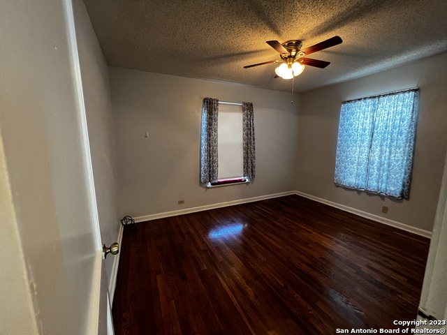 726 John Adams Dr Property Photo 4