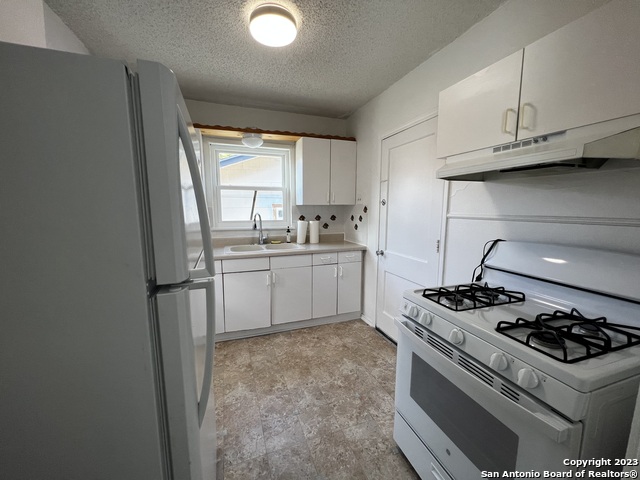 726 John Adams Dr Property Photo 8