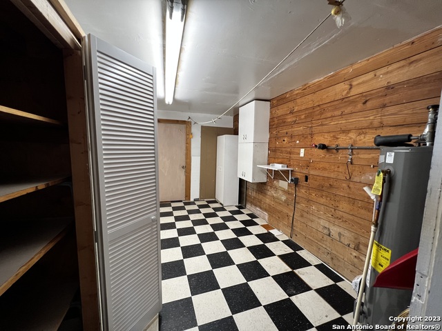 726 John Adams Dr Property Photo 9