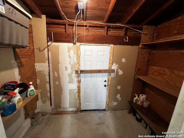 726 John Adams Dr Property Photo 11
