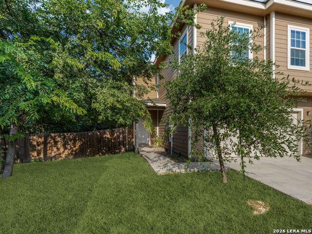 11 Oak Plz Property Photo 1