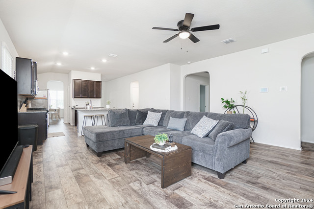 6310 Kendall Cove Property Photo 8