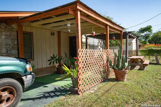 300/302 Koch Property Photo 3