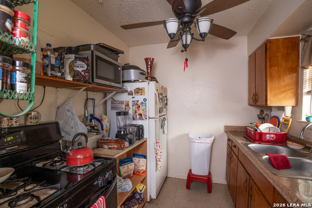 300/302 Koch Property Photo 19