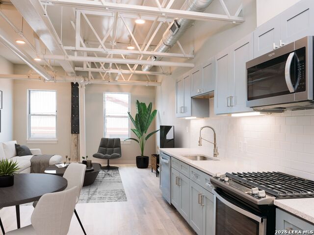 210 W Peden Property Photo 1