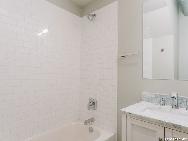 210 W Peden Property Photo 10