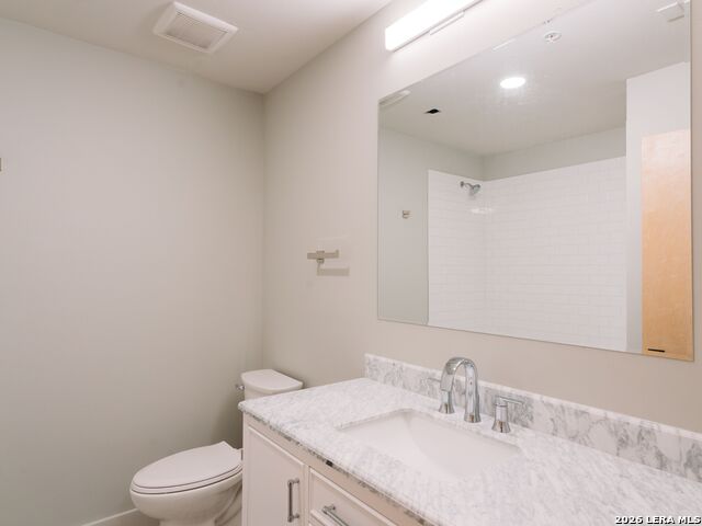 210 W Peden Property Photo 11