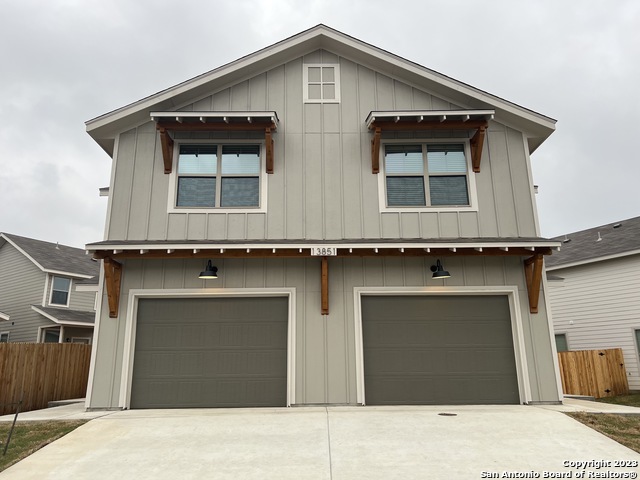 13851 Enzo Gate Property Photo 1