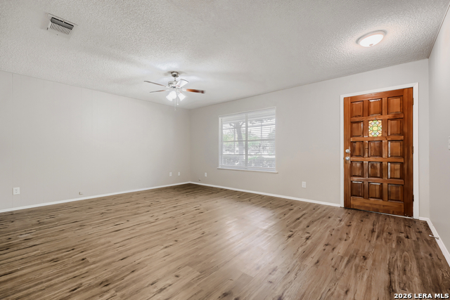 1345 Azalea Ln Property Photo 3
