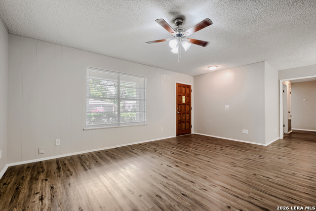 1345 Azalea Ln Property Photo 4