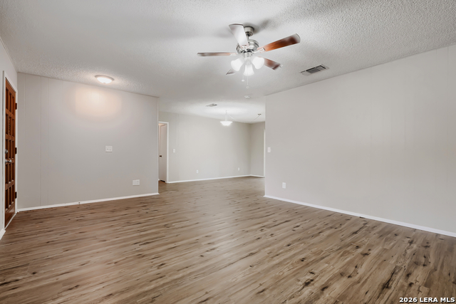 1345 Azalea Ln Property Photo 5