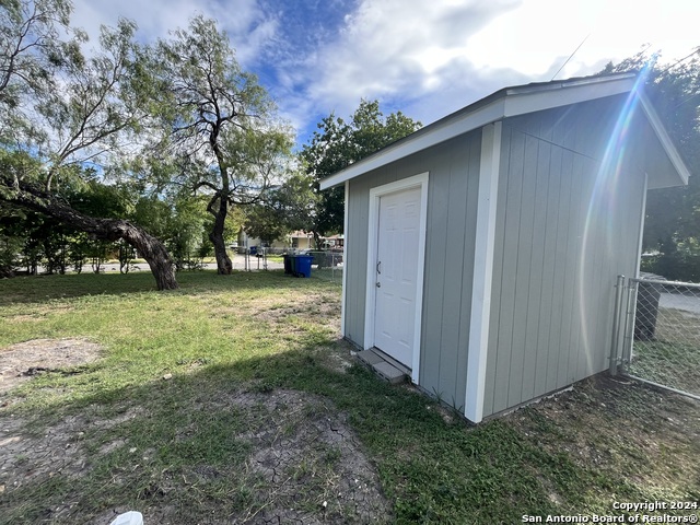 503 Grosvenor St Property Photo 10