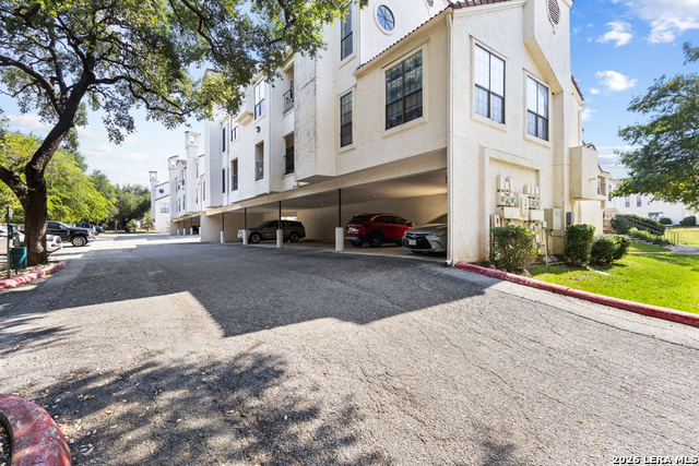 2255 Thousand Oaks Property Photo 3