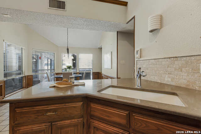 2806 Squaw Creek Dr Property Photo 19