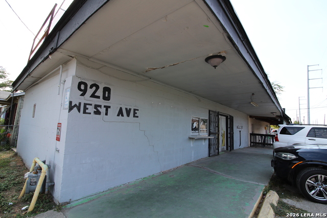 920 West Property Photo 3