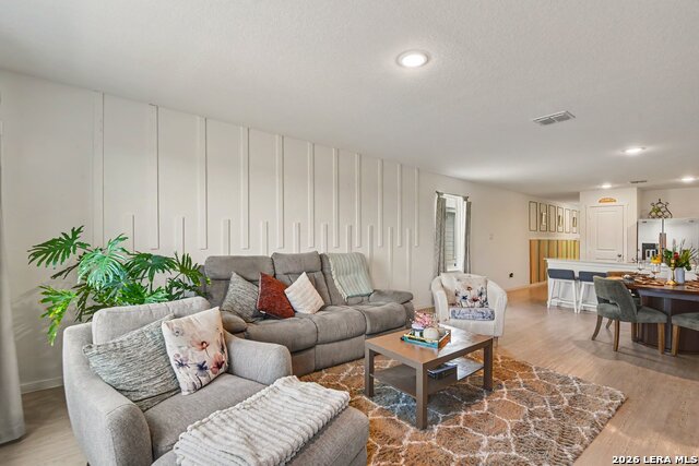 9617 Garnet Grv Property Photo 4