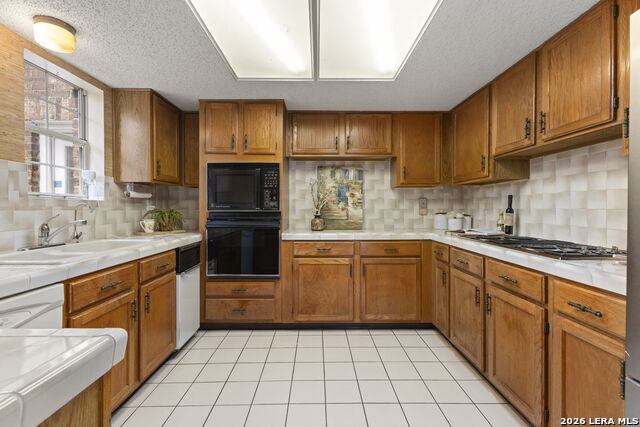 16715 Henderson Pass Property Photo 16