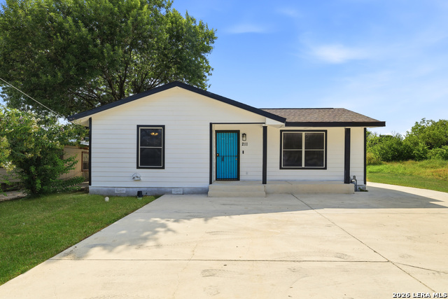 211 ESMERALDA DR