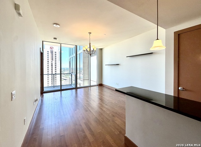 610 E Market Property Photo 4