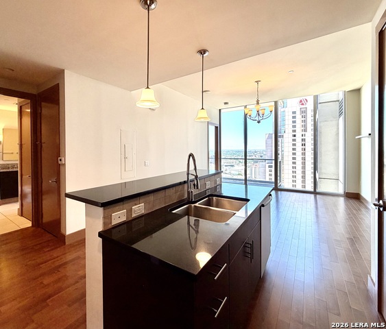 610 E Market Property Photo 5
