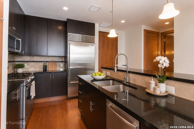 610 E Market Property Photo 6
