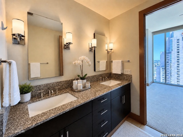 610 E Market Property Photo 11