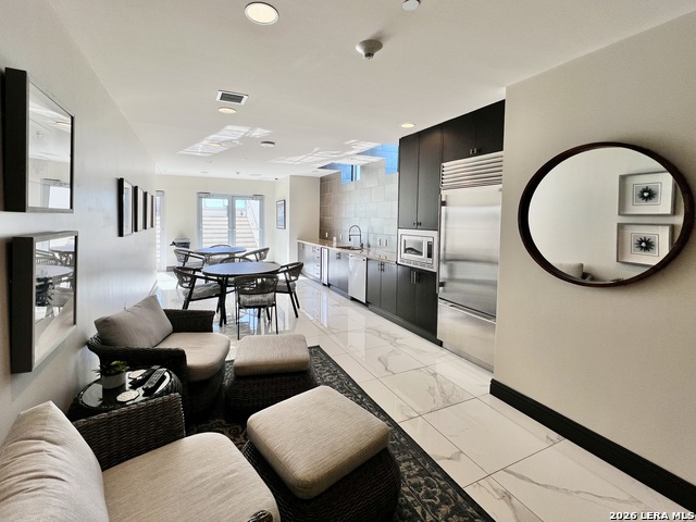 610 E Market Property Photo 14