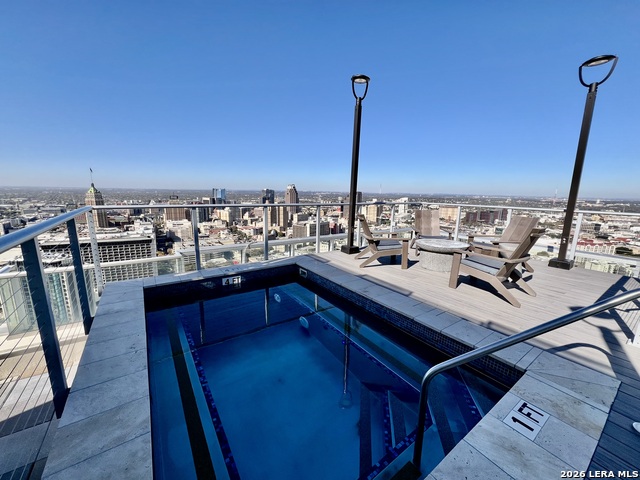 610 E Market Property Photo 17