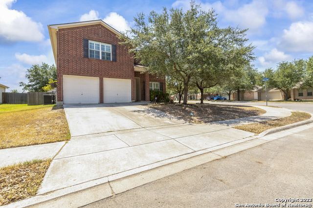 1604 Rolling Brook Ln Property Photo 3