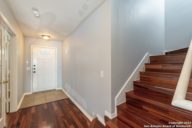 1604 Rolling Brook Ln Property Photo 4