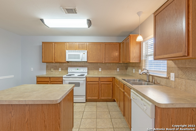 1604 Rolling Brook Ln Property Photo 11