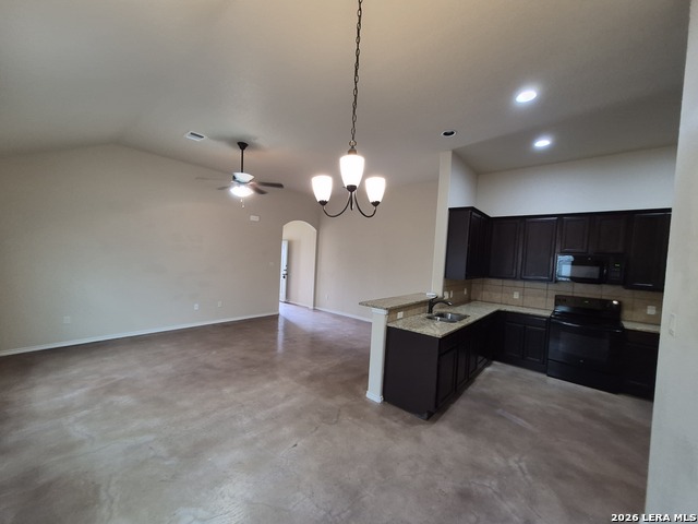 698 Saengerhalle Rd Property Photo 7