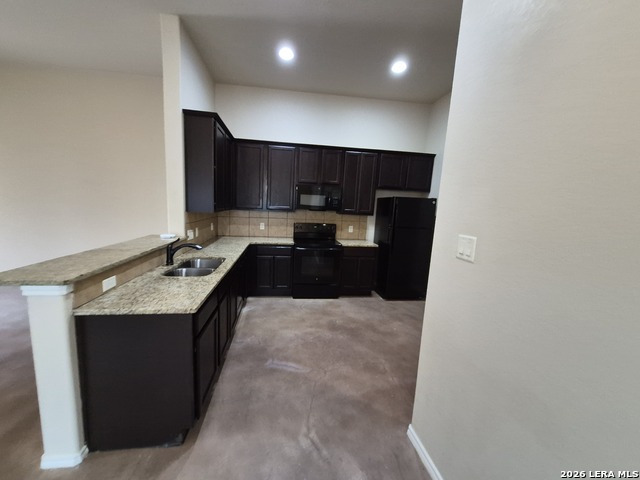 698 Saengerhalle Rd Property Photo 8