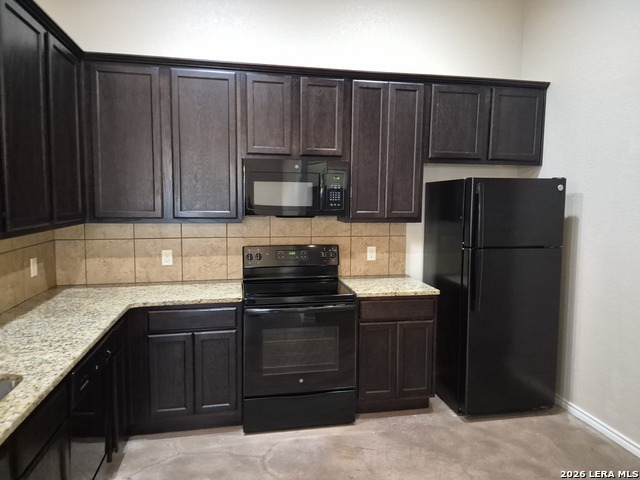 698 Saengerhalle Rd Property Photo 9