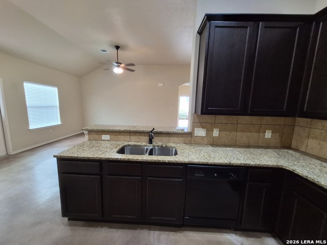 698 Saengerhalle Rd Property Photo 10